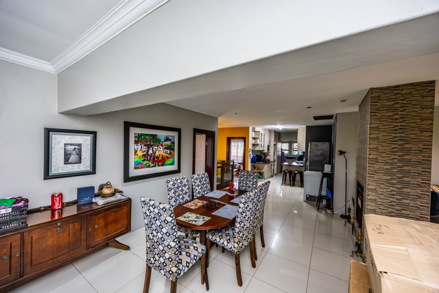 To Let 5 Bedroom Property for Rent in Cove Rock Eastern Cape